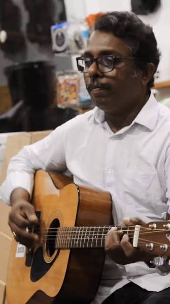 Baiju Sarasappan teaching acoustic guitar at Presto Forte